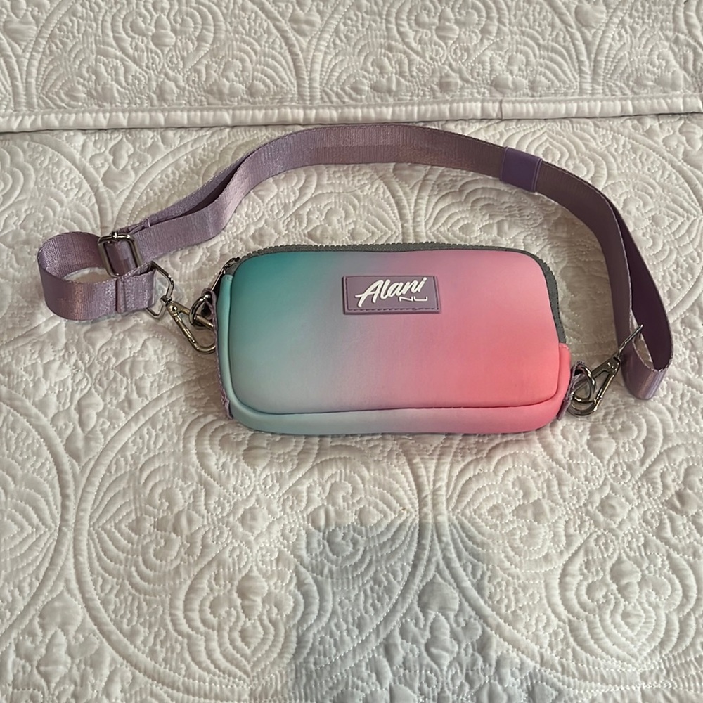 Alani Nu‎ crossbody/belt bag